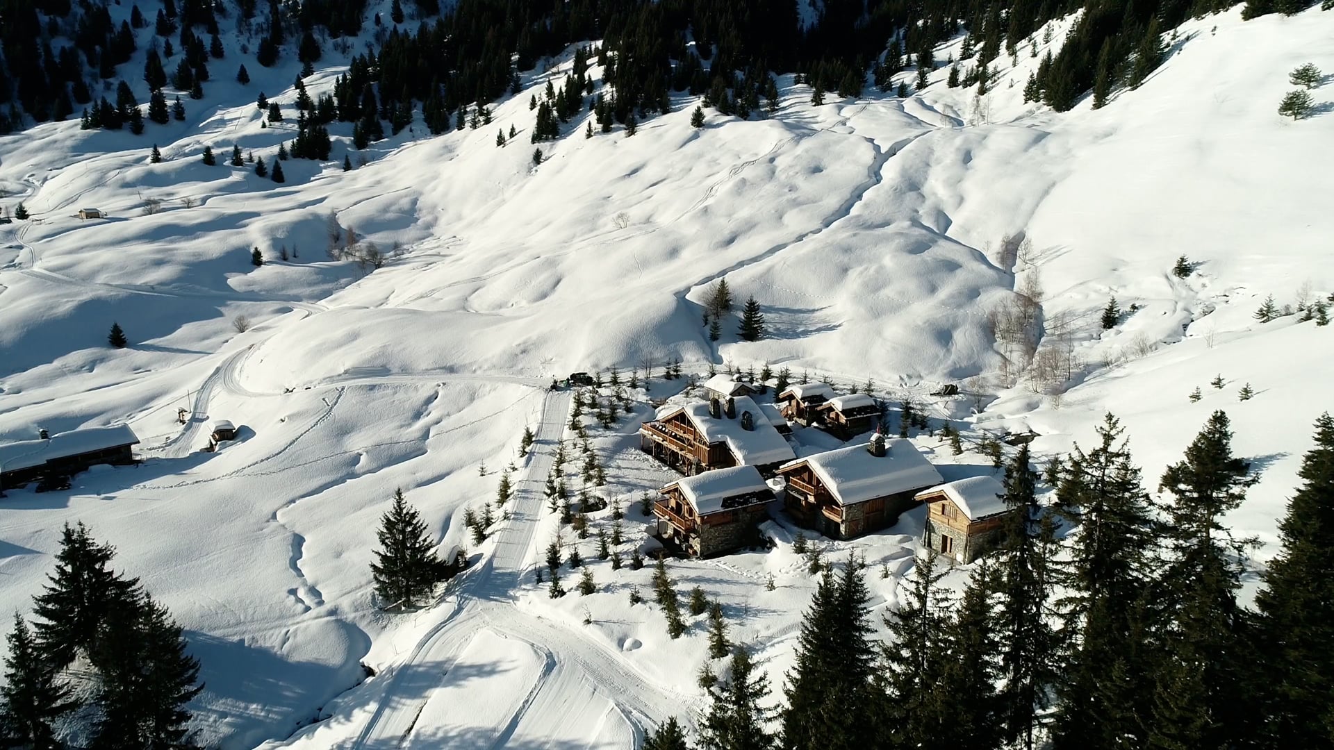 Découverte du premier refuge haut de gamme des Alpes françaises - Vimeo thumbnail